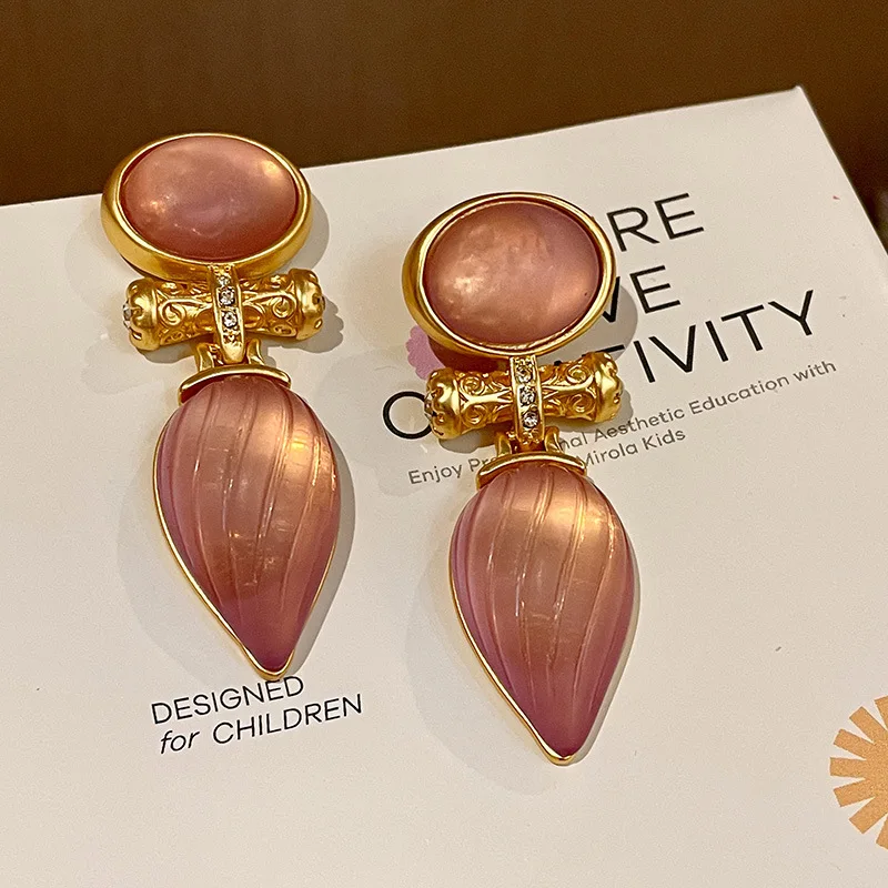 

Medieval temperament pink resin retro earrings palace Feng Shui drop stripe jelly drop earrings niche earrings female