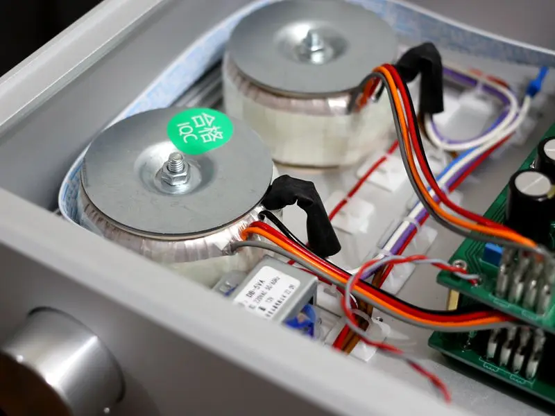 Предусилитель класса лихорадки с несимметричным XLR-выходом RCA