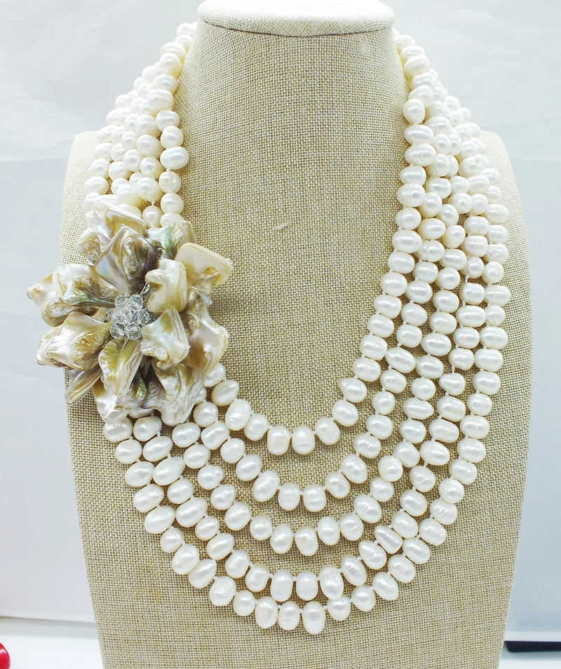 

Классическое ожерелье с жемчужными ракушками и цветами (очень мало)