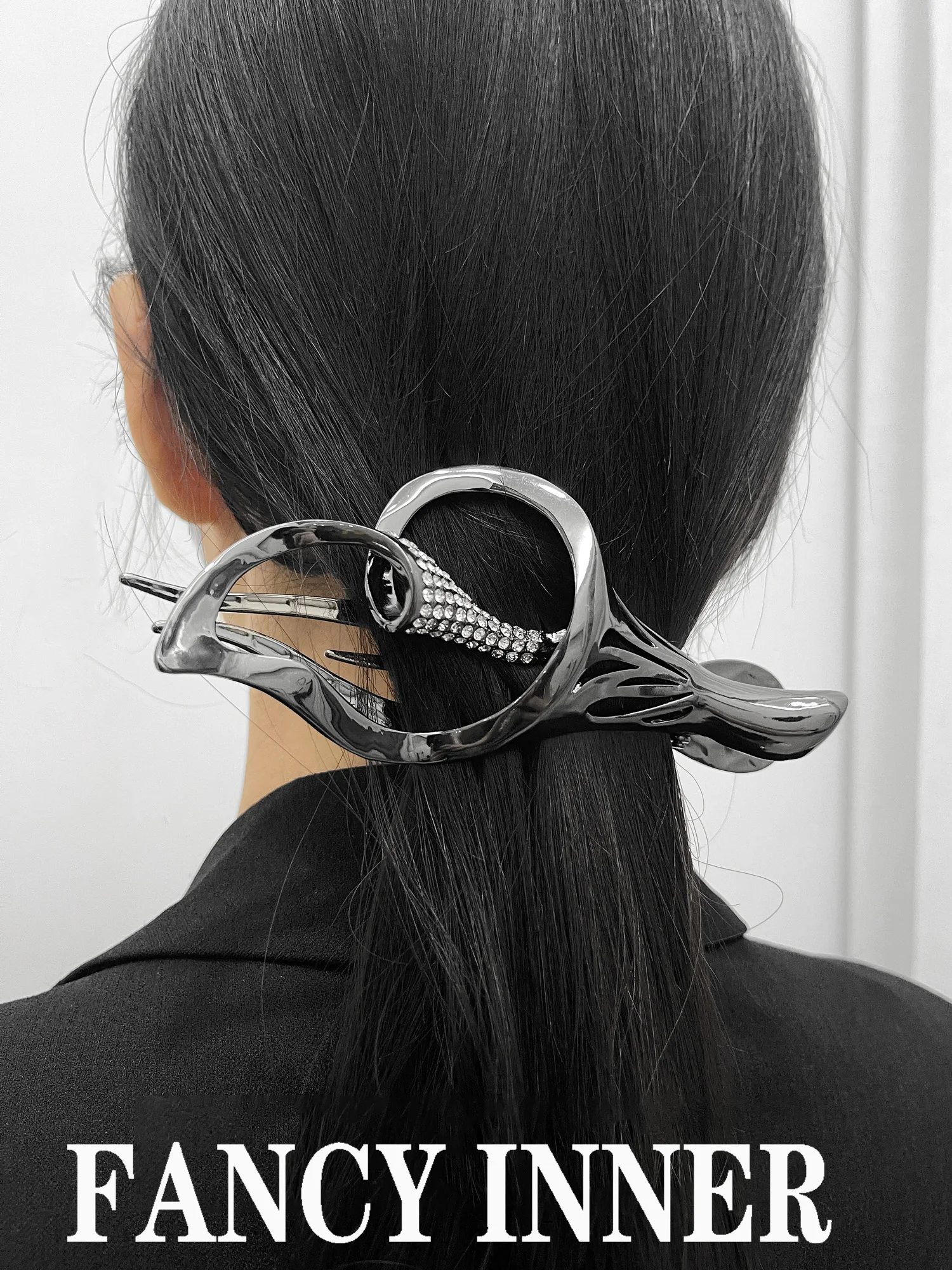 

Новинка 2022, заколка для волос, женская заколка для волос в стиле панк, крутая металлическая заколка в виде акулы, аксессуары для волос для же...