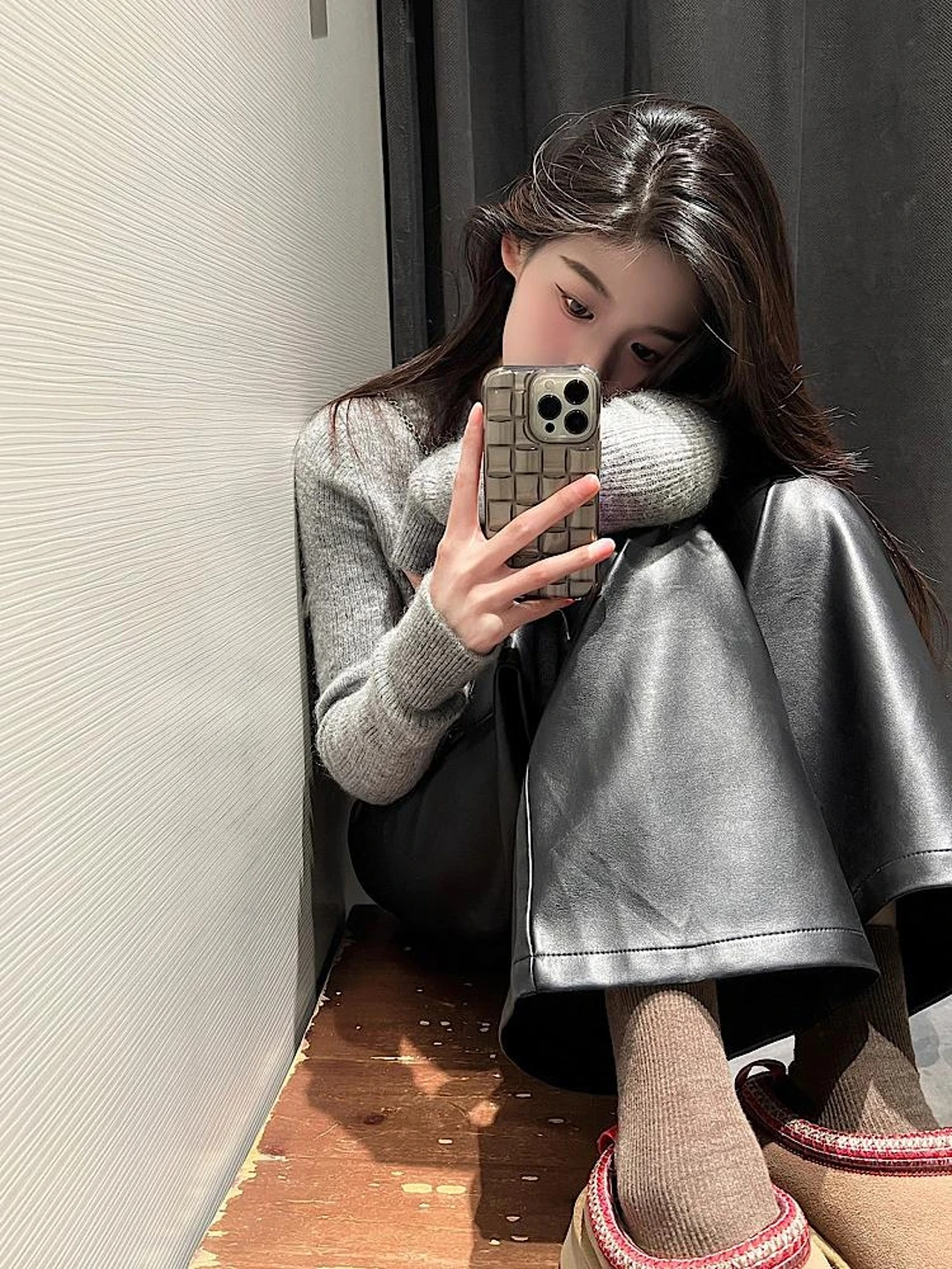 Элегантная серая вязаная женская кофта с круглым вырезом и длинным рукавом для