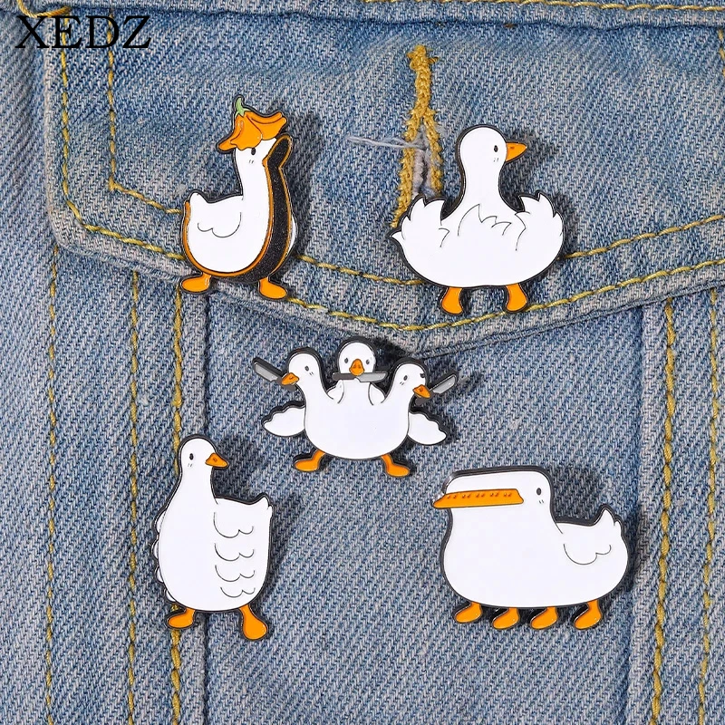 

Fun Duck Enamel Pin Custom Overlapping Duck Mouth Dagger Brooch Denim Lapel Badge Cartoon Animals Jewelry Gift for Kids Friends