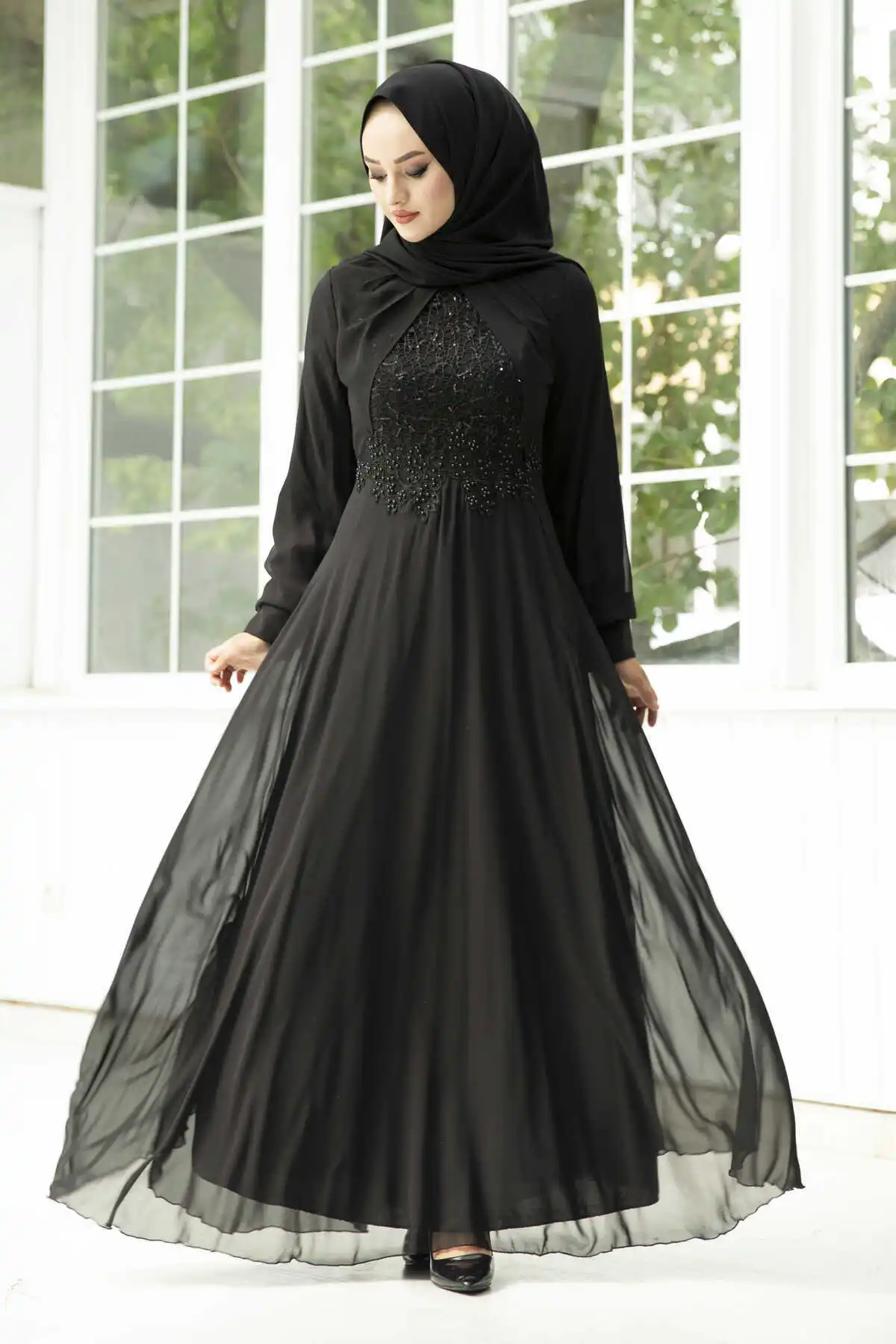 Черные шифоновые вечерние платья с блестками спереди