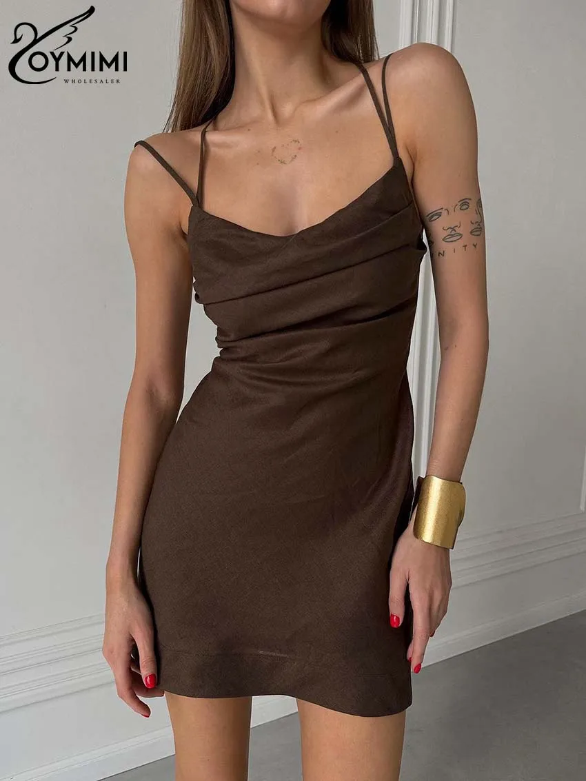 Женское мини-платье на бретелях