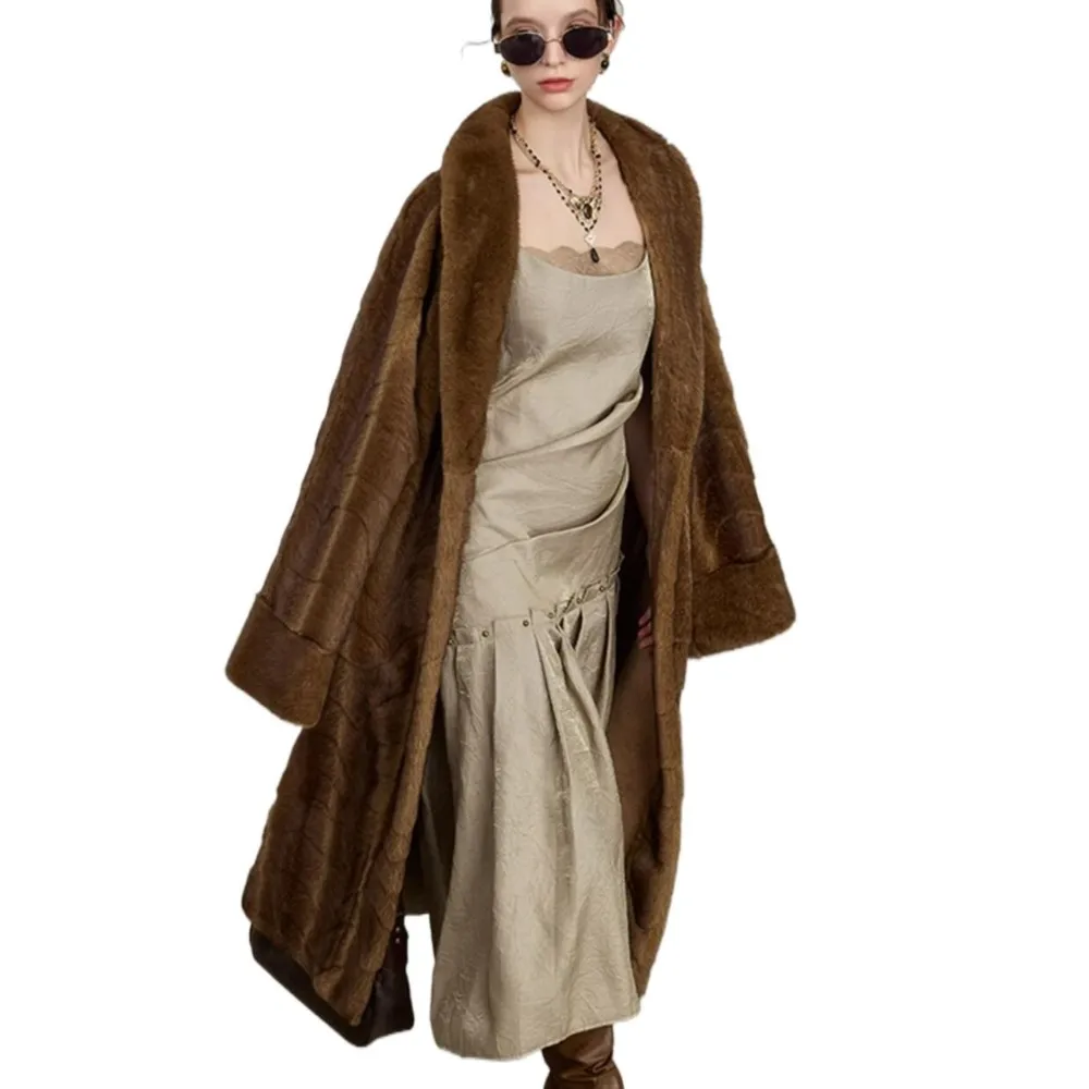 Зимнее пальто с шалевым воротником и открытой строчкой рукавами летучая мышь