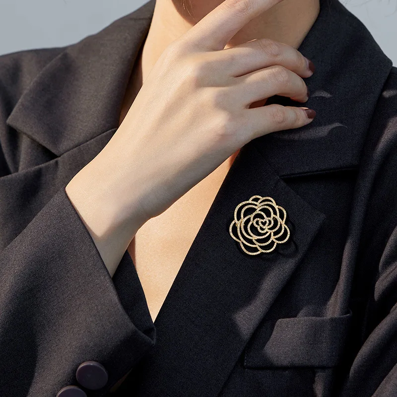 

2023 New flower brooches for women with Crystal brooch jewelry Party Office Brooch Pins Gifts Western suit pin Scarf buckle