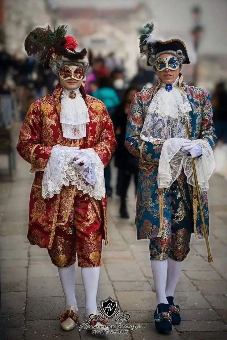 Роскошный костюм в стиле барокко рококо период Луи XIV король принц роскошные