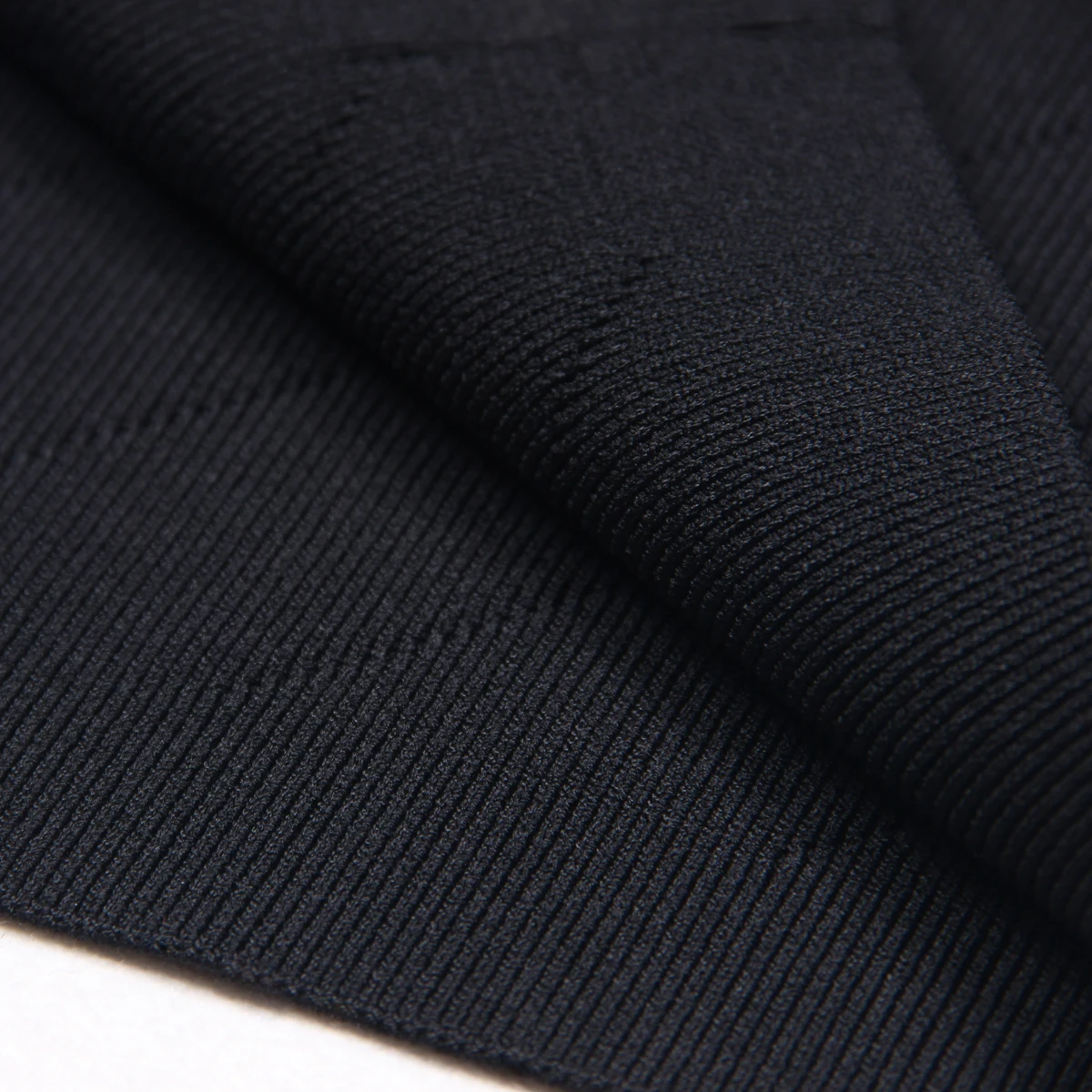 Женское трикотажное облегающее платье с длинным рукавом и V-образным вырезом