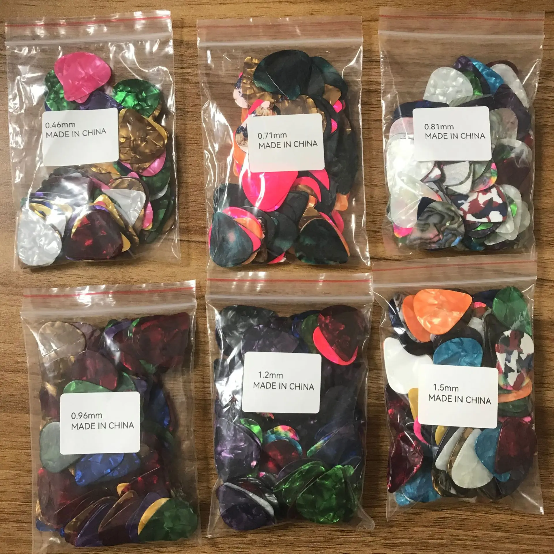 

Набор медиаторов для гитары, 600 шт., 0,46/0,71/0,81/0,96/1,2/1,5 мм