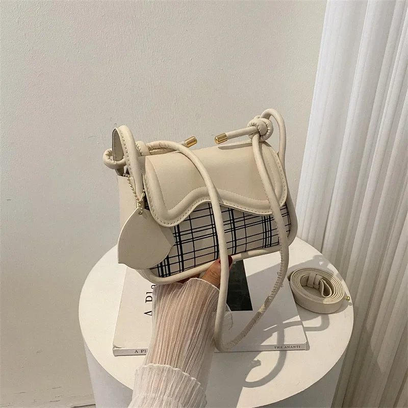 

Trendy Brand Women's Bag, New Summer Niche Design, Casual Underarm Bag for Semi Familiar Lovers, Shoulder Bag, Crossbody Bag