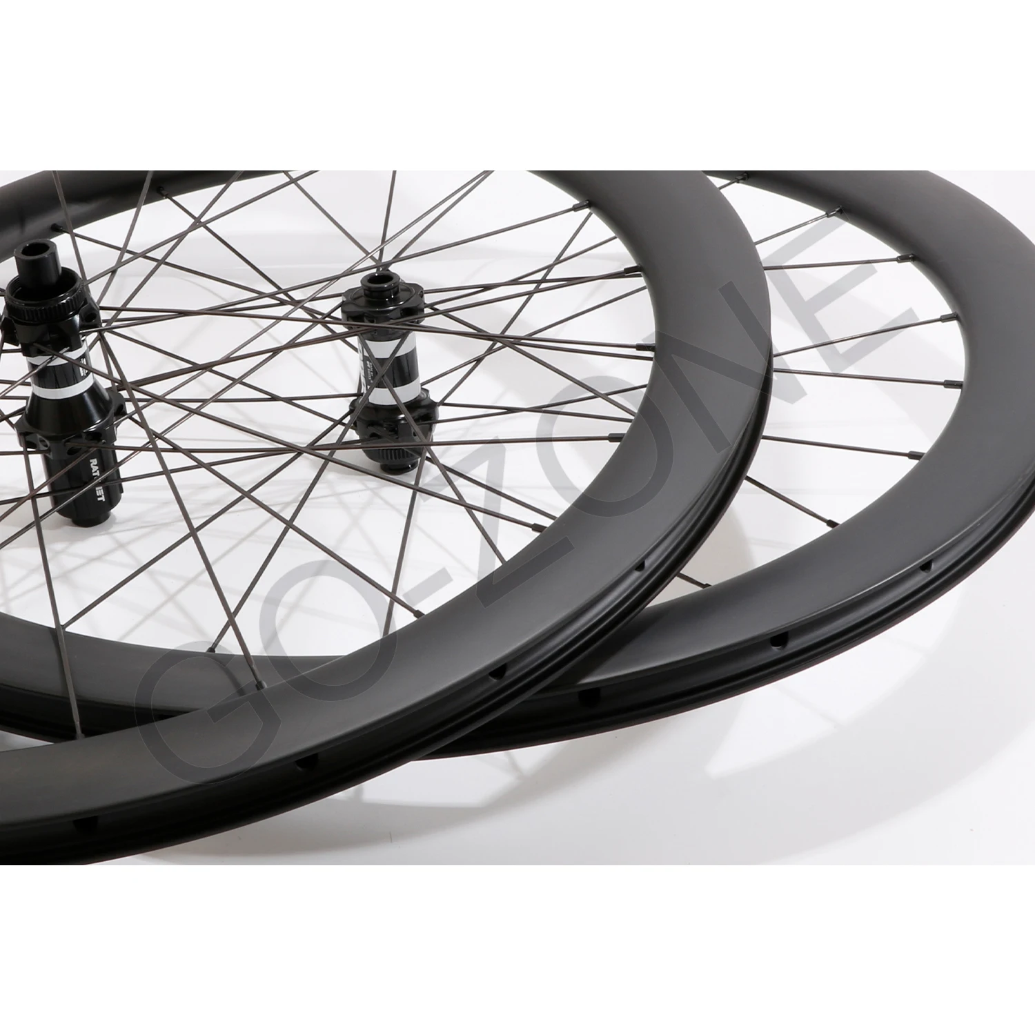 UCI Колесный комплект Carbon 700c с тормозным диском, обода с клинчером и безкамерными покрышками шириной 25 мм Novatec / DT Chosen Road Wheels on.