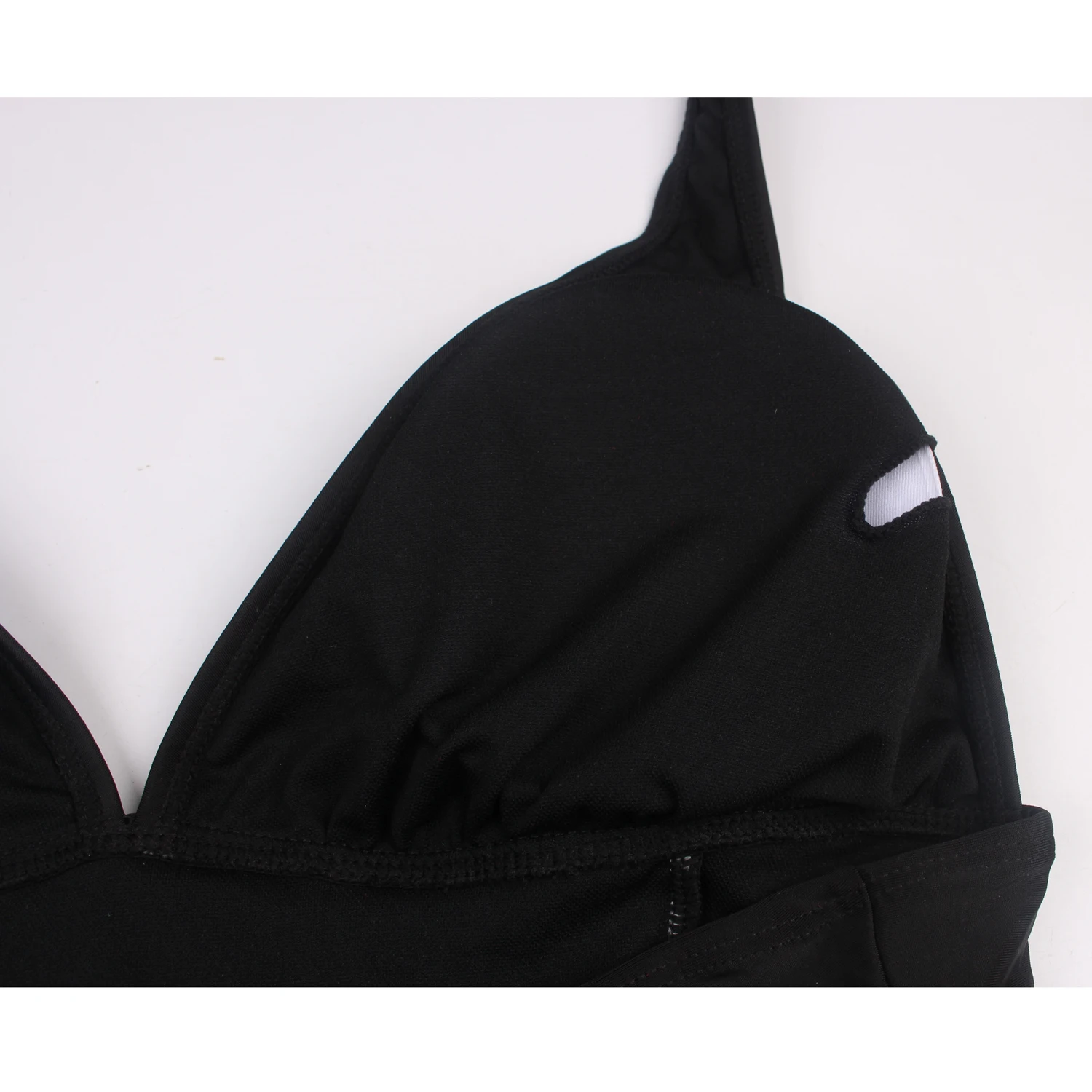 Женский слитный купальник с V-образным вырезом и открытой спиной