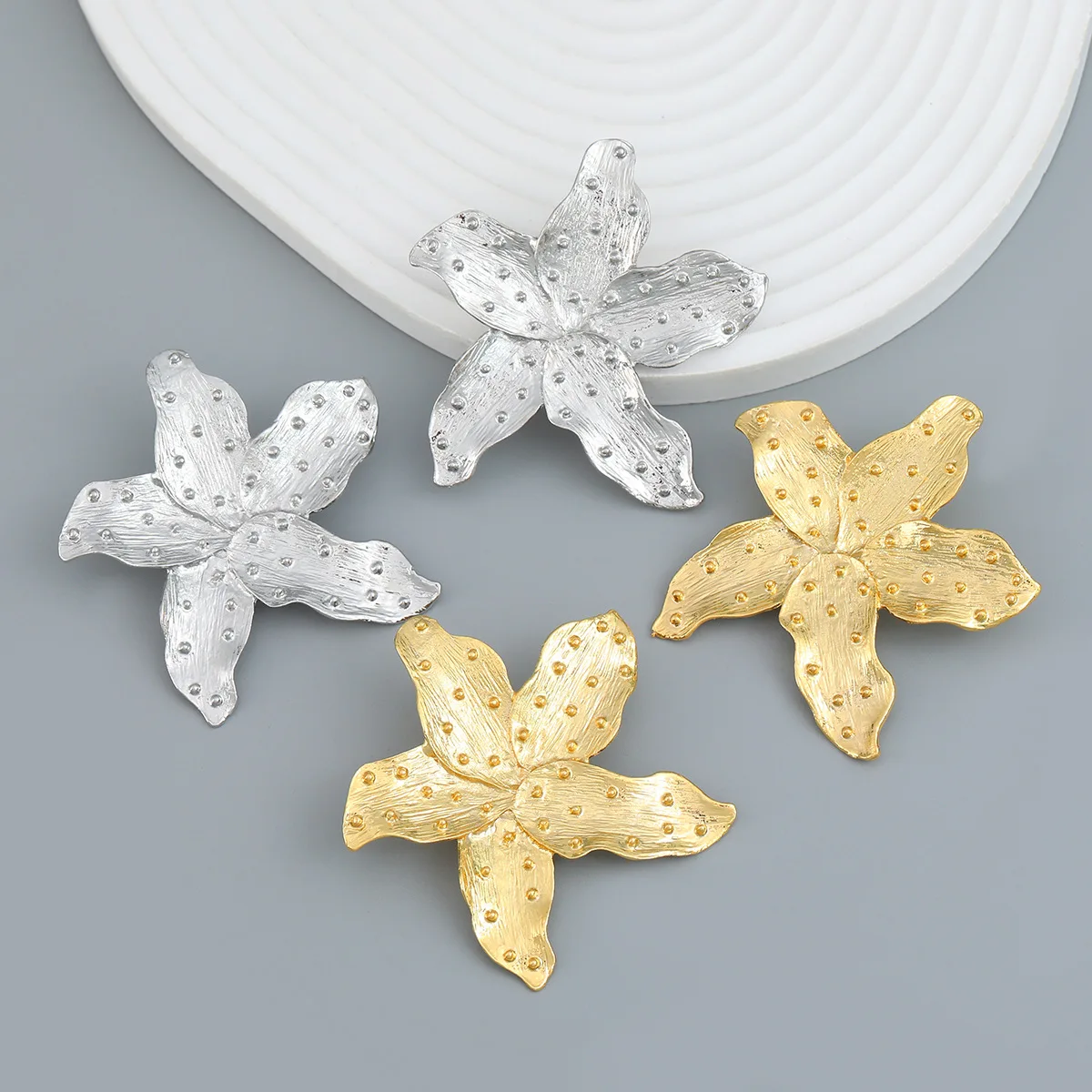 

JURAN ZAA Irregular Personality Metal Starfish Earrings for Women Fashion Simple Gold Silver Color Statement Jewelry Earrings