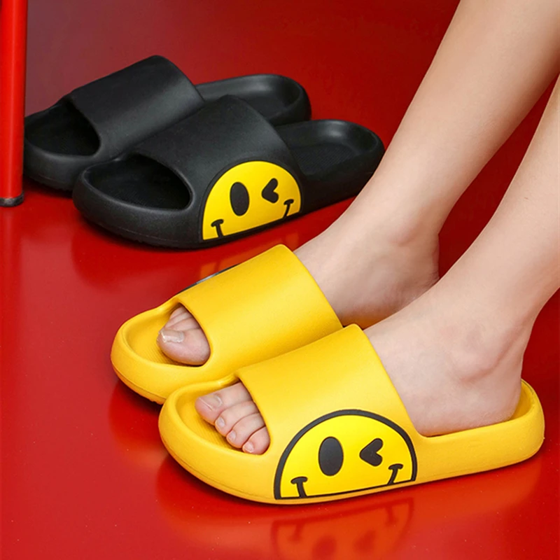 

House Women Bath Slippers Comfortable EVA Thick Sole Bedroom Lovers Platform Shoes Antislip Cartoon Smiley Ladies Slides Sandals