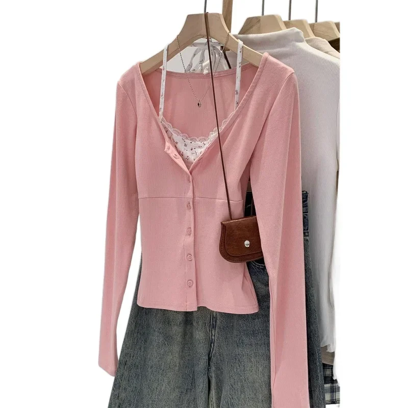 Элегантная двухсекционная футболка с кружевной отделкой и иллюзией женская