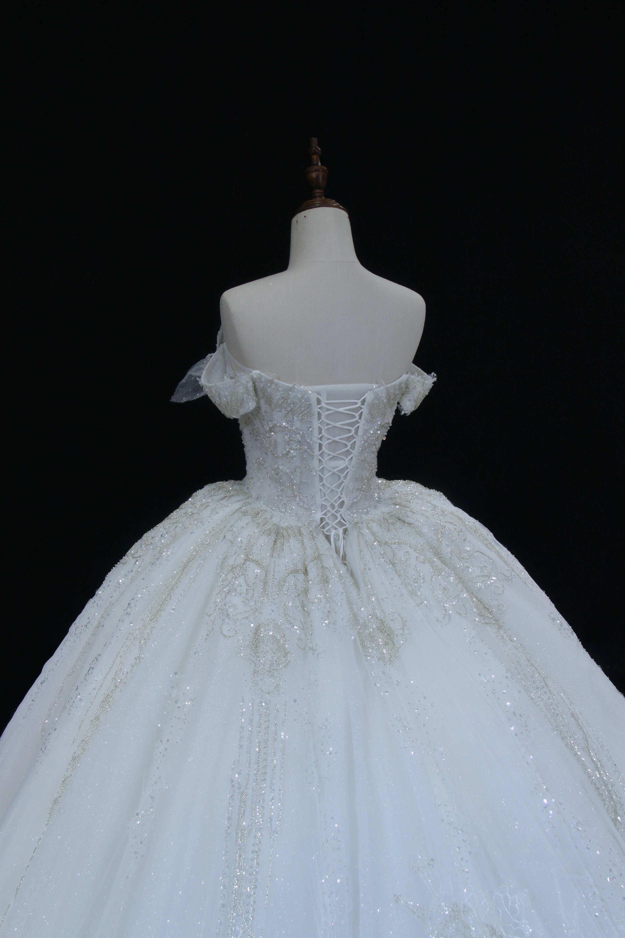 Рисунок 6 - Новейшее изящное свадебное платье