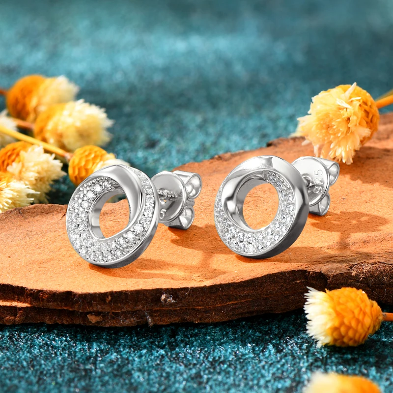 Женские серьги-гвоздики из серебра 925 пробы с бриллиантом