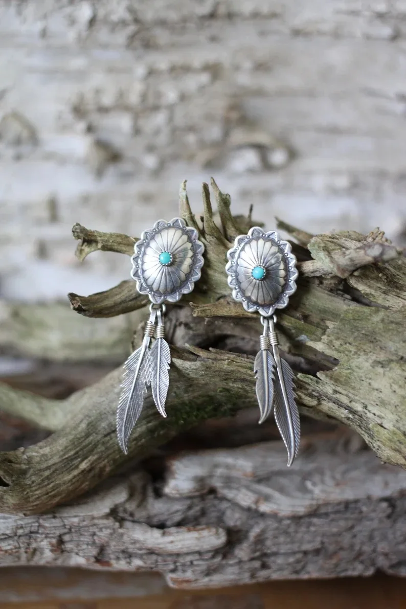 

Vintage minimalist alloy blue turquoise feather tassel pendant