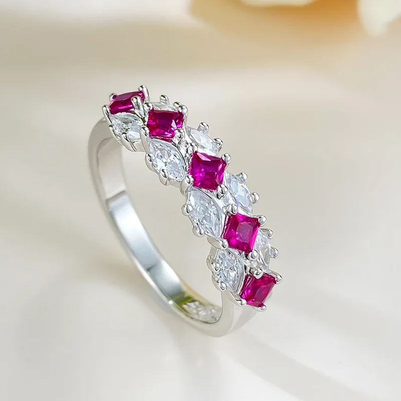 Женское кольцо из серебра 2023 пробы с искусственным Рубином
