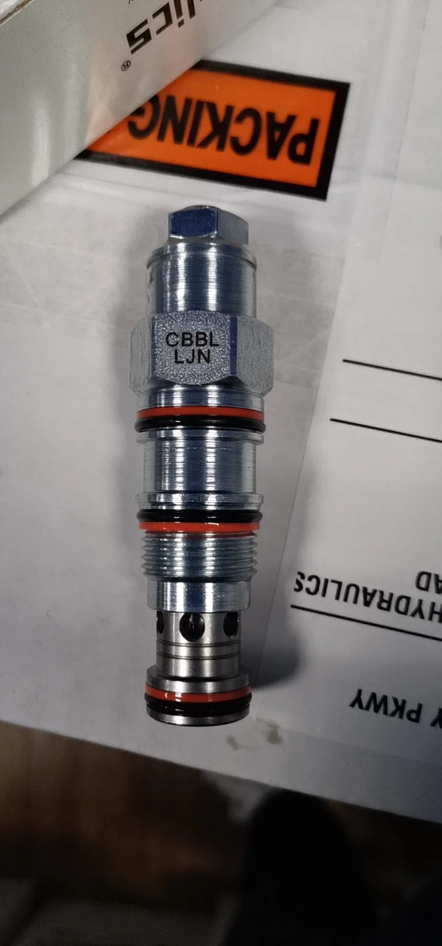 Фото Полуограничивающий противовесный клапан CBBL-LJN CBBLLJN CBBL LJN с резьбовым подключением для картриджей, SUN HYDRAULICS ORIGIN, передаточное число 2.3:1 №3