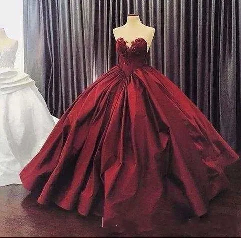 

Iridescent Burgundy Ball Gown Quinceanera Dresses Sweetheart Lace Up Floor Length Masquerade Dresses Satin Appliques Vintage
