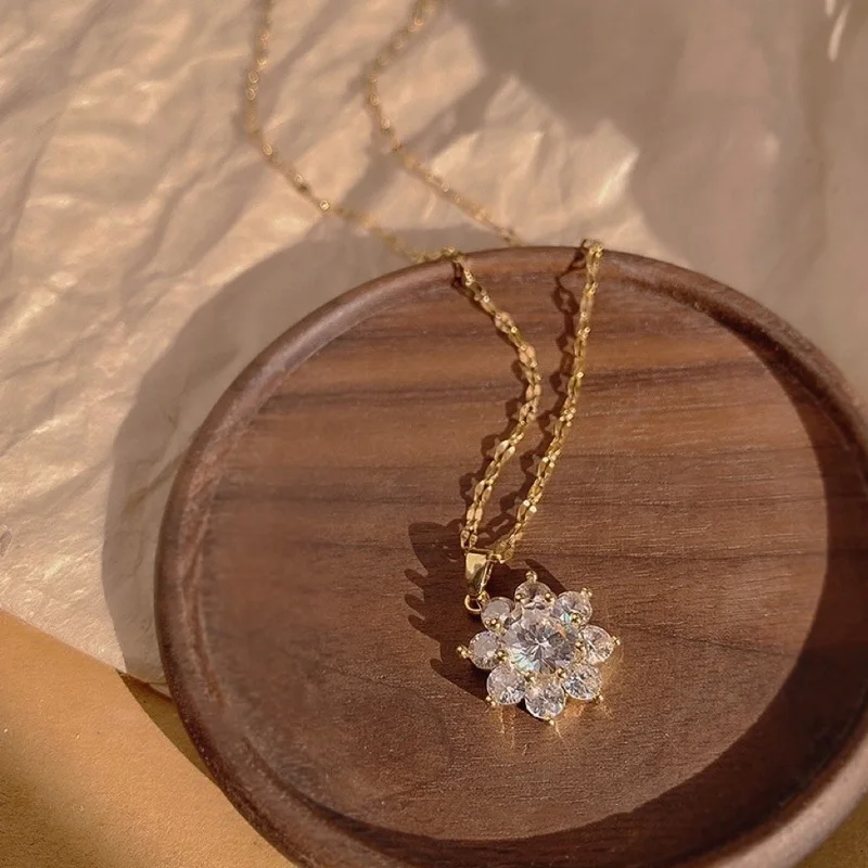

Shining Crystal Pendant Flower Necklace For Girl Gold Chain Women Zircon Necklaces Sunflower Jewelry Accessories Birthday Gift