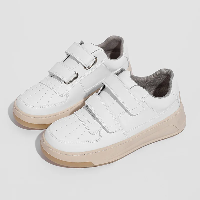 Женские кожаные туфли на липучке маленькие белые с круглым носком отверстиями