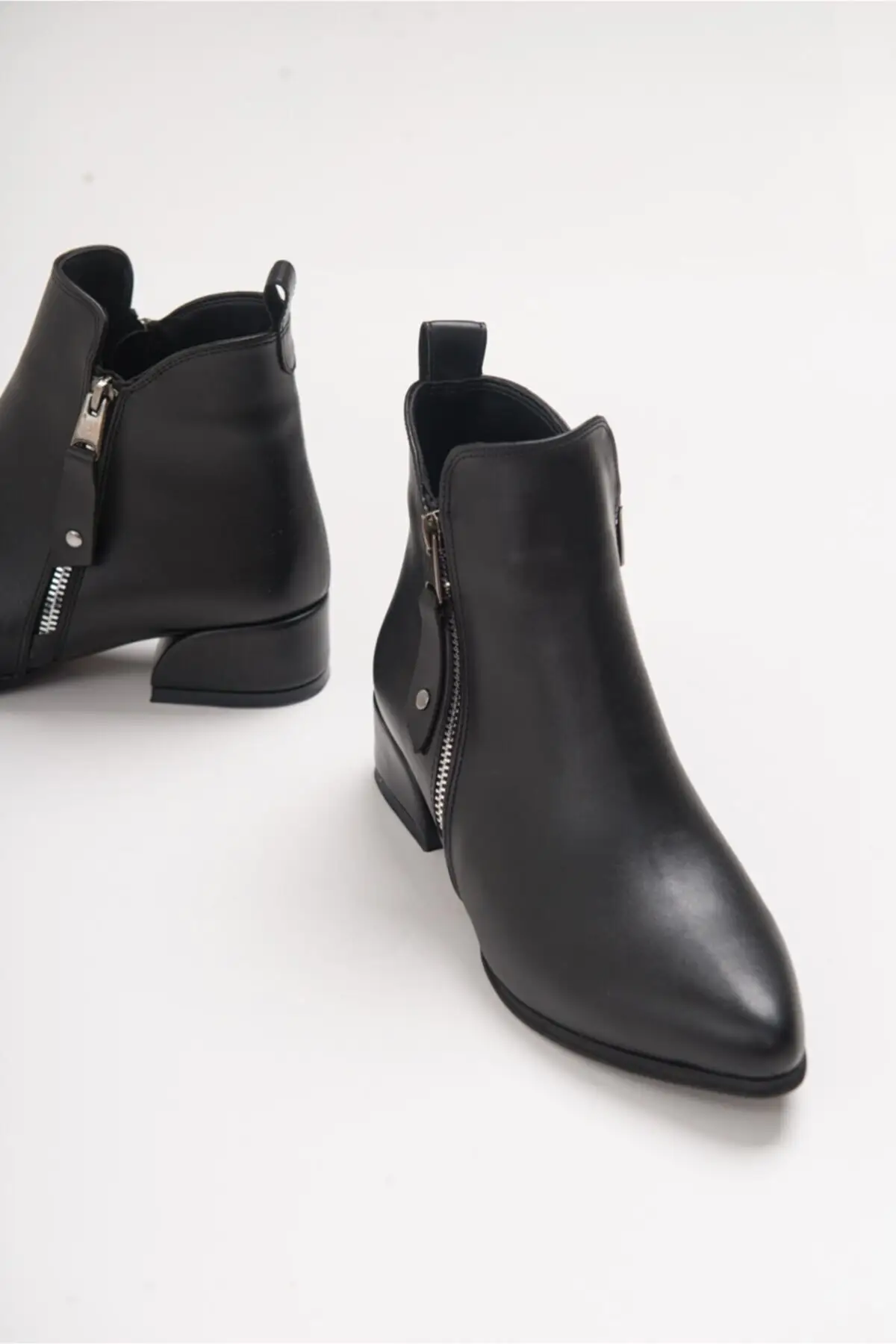 

Women BootsBlack Skin 's New Arrival Luxury Stylish Female Boots Platform Designer Comfortable Ladies Boots High Quality