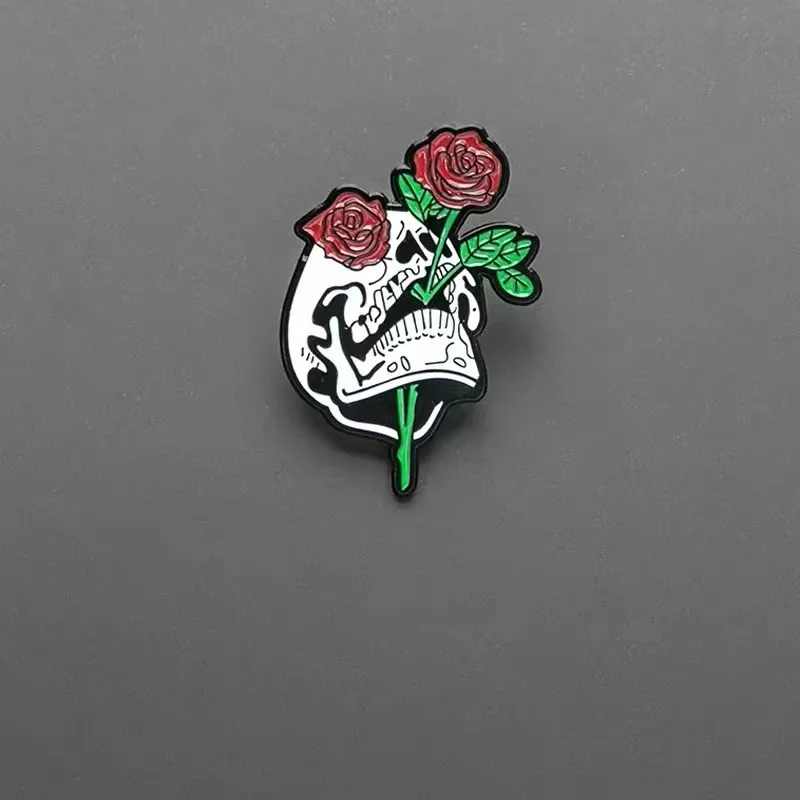 

SALeeee Creative Punk Skull Rose Flower Brooch Medical Gift Badge Decoration Neckline Button Pin Clothes Accessories Pin