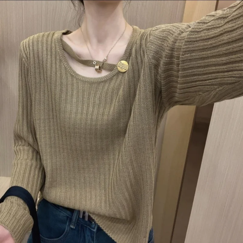 

Has Simple Temperament Versatile O-neck Color Matching Sweater Women Autumn Winter Design Sense Button Fashion Casual Knit Top