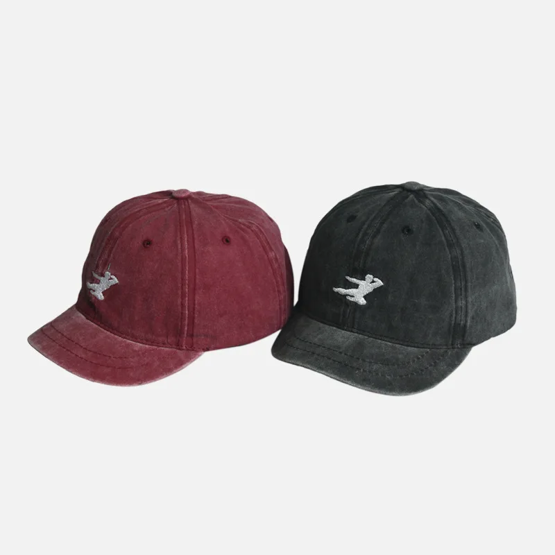 Спортивная Кепка из потертого денима бейсболка с короткими полями вышивкой для