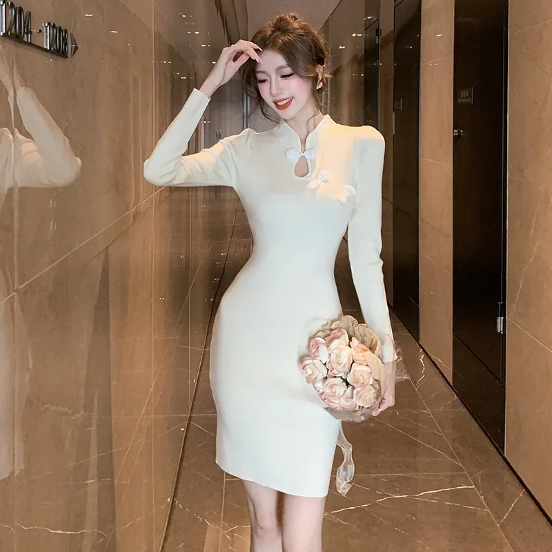 Осень/зима 2024 новое утягивающее трикотажное платье с длинными рукавами для