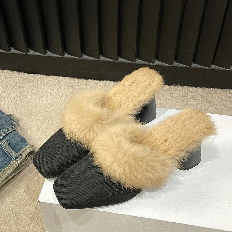 

Женские короткие плюшевые шлепанцы, меховые шлепанцы на высоком каблуке, брендовая зимняя обувь, новинка 2024, теплые домашние шлепанцы с квадратным носком для прогулок