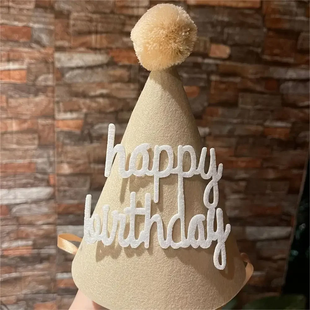 

Фетровые конические шапки для детей