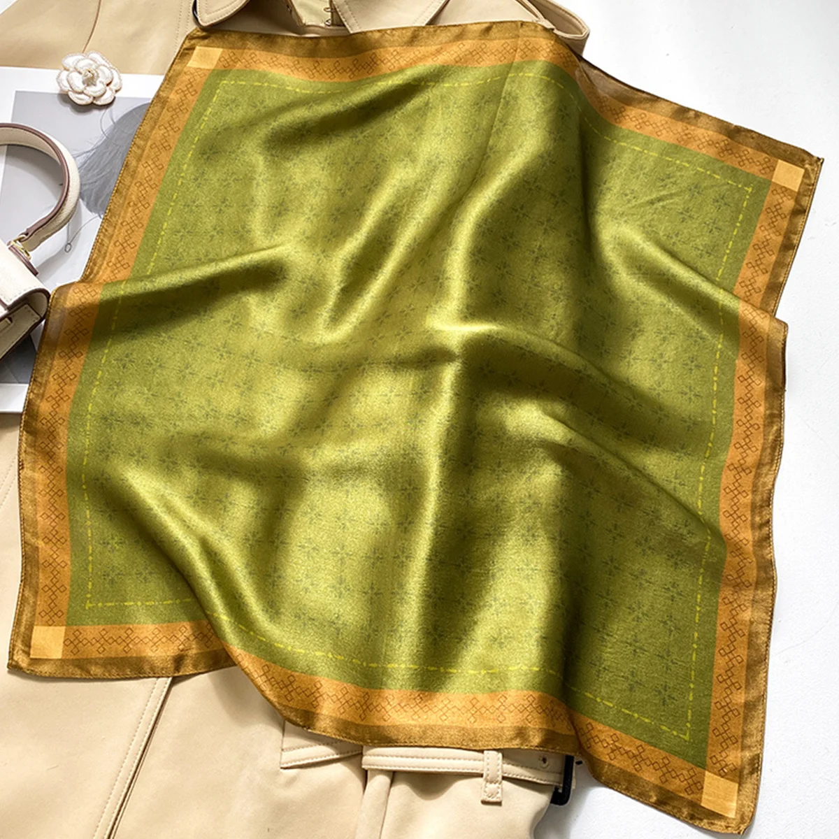 Темно-зеленый квадратный шарф с принтом простой цветочный узор простые имитации