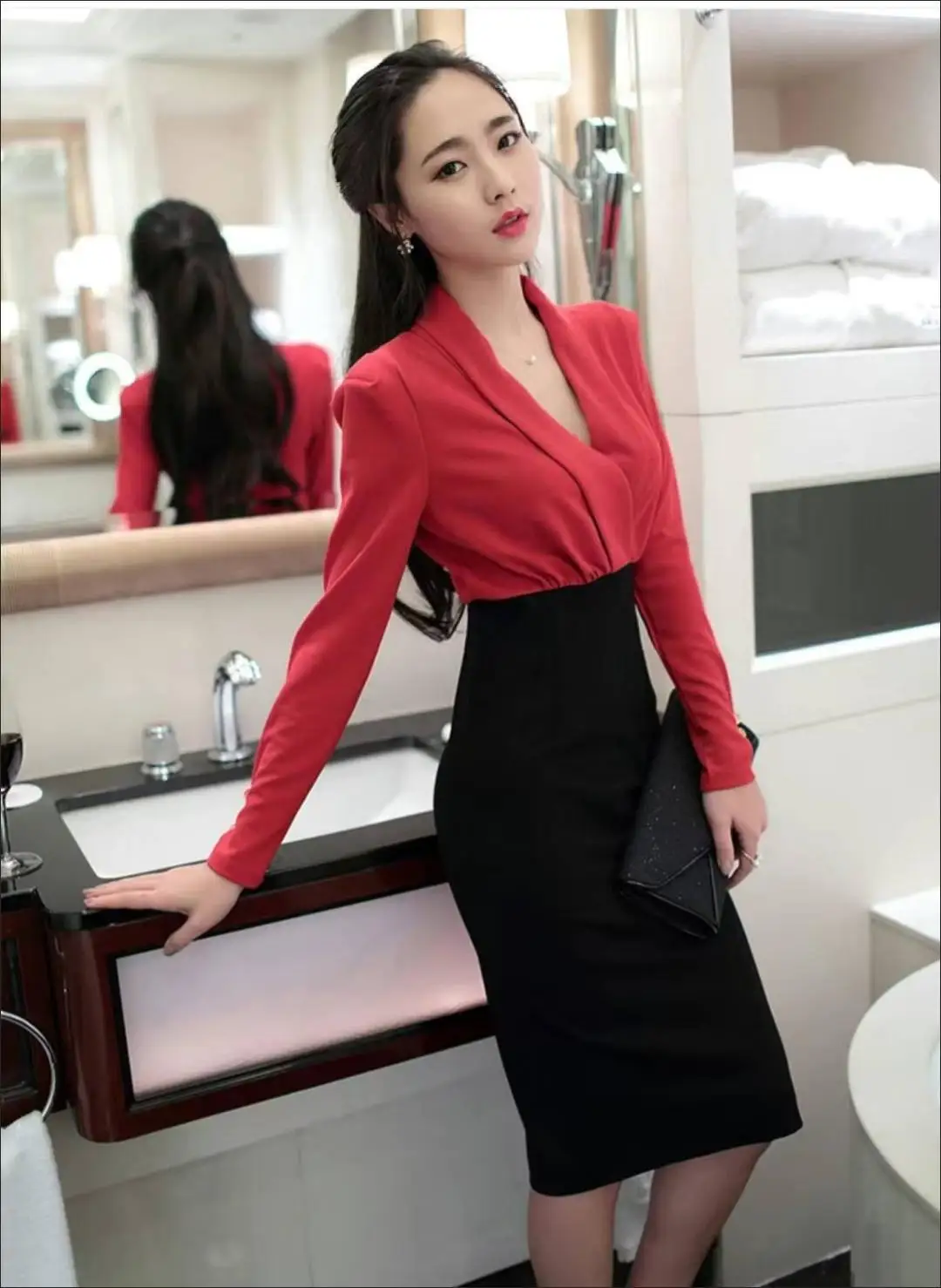 Женское платье-карандаш в стиле пэчворк белое/черное элегантное облегающее