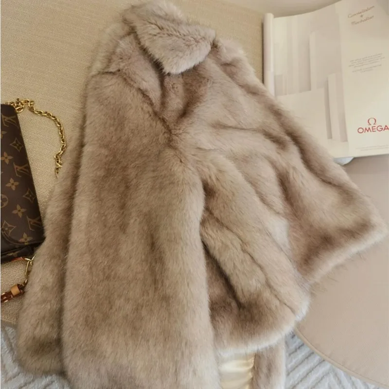 Зимние укороченные куртки из искусственного лисьего меха цвета хаки с лацканами
