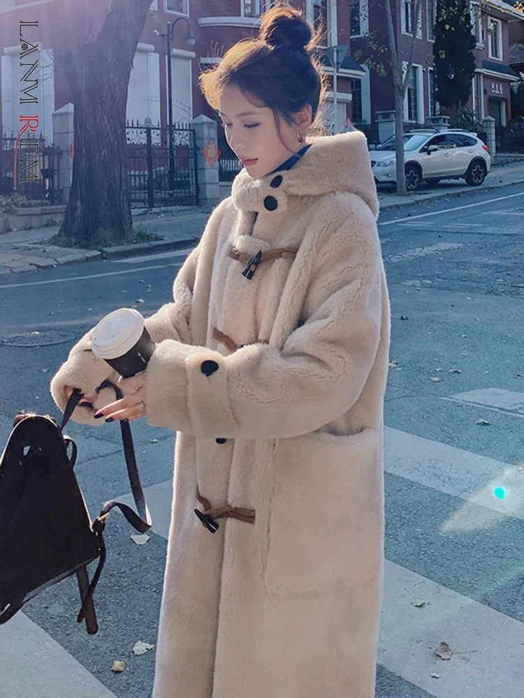 

LANMREM 2022 New Winter Horn Button Lamb Fur Integrated Coat Medium Long Hooded Coat Female Warm Clothing Korean Style 2R8231