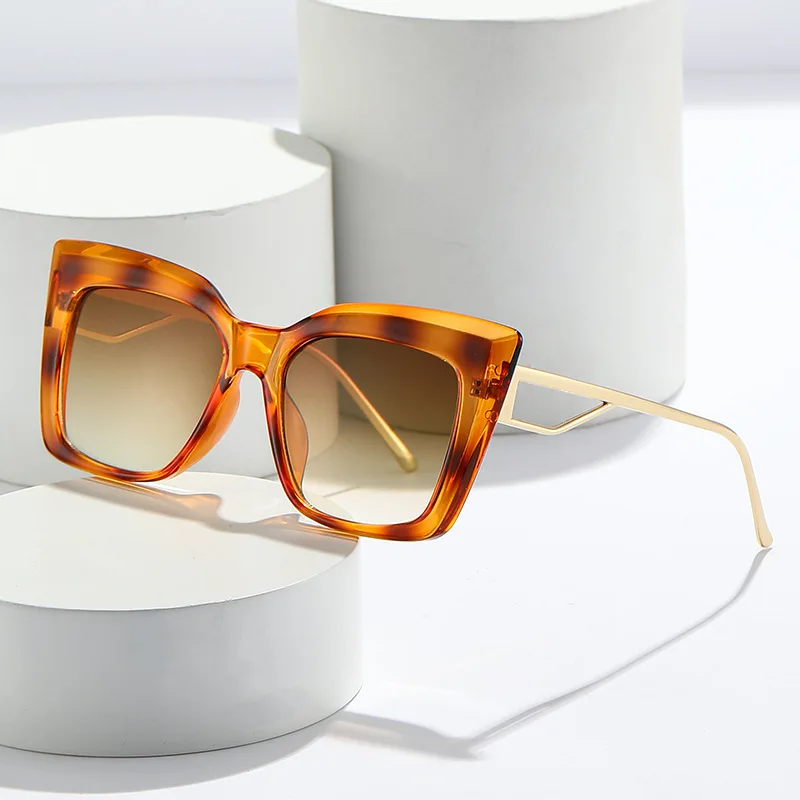 

2022 New Vintage Green Square Big Frame Sunglasses Men Women Retro Candy Contrast Leopard Color Sunglasses