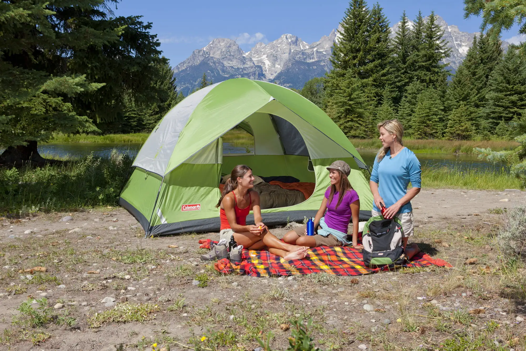 They are camping. They are camping. палатка coleman family 29000159. кемпинг «a-ferma». детский летний лагерь вектор.
