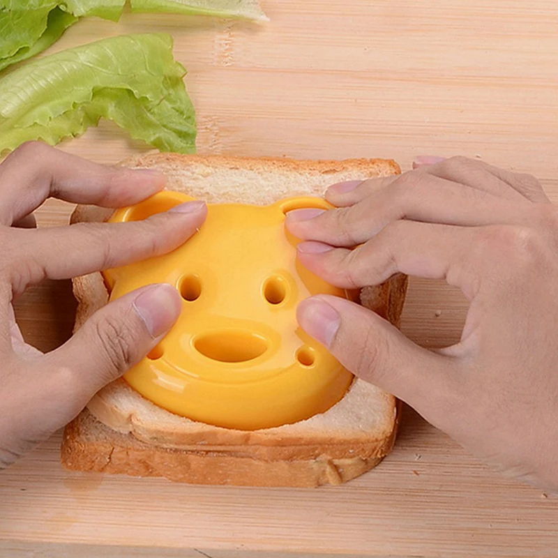 

Cute Cartoon Bear ＆ Rabbit ＆ Car Sandwich Mold 3D Plastic Bread Cookie Cake Cutter Mold Cake Decorating Tools Sandwich Mould New