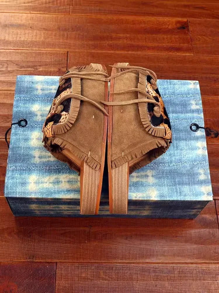 Женская замшевая обувь с кисточками и конским волосом