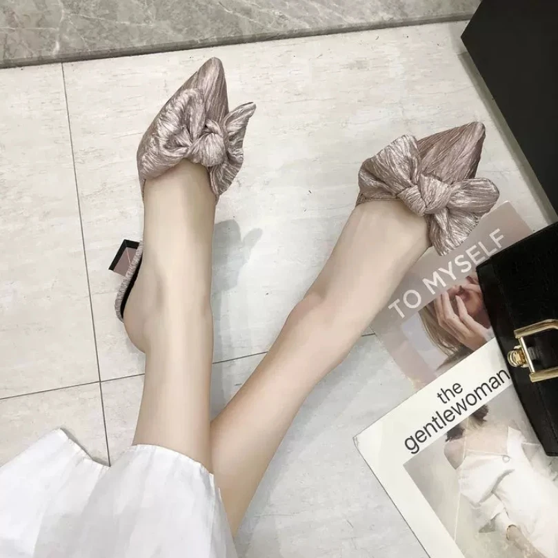 Новинка лета 2024 сандалии на среднем каблуке с острым носком и милым бантом