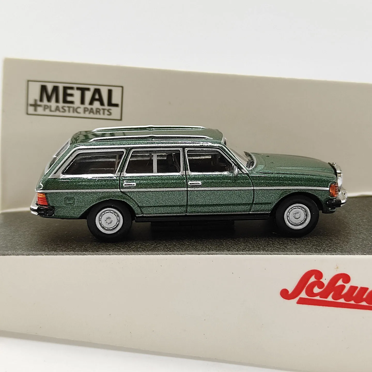Фото Модель автомобиля Mercedes-Benz 280TE из литого металла, масштаб 1:87, зеленый цвет, бренд SCHUCO №2