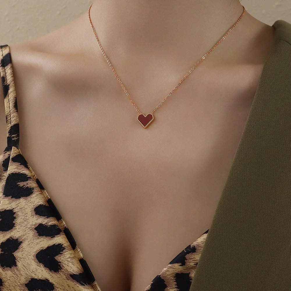 

Romantic Red Color Acrylic Heart Pendant Necklace For Women Stainless Steel Titanium Gold Chain Necklaces French Couple Jewerly