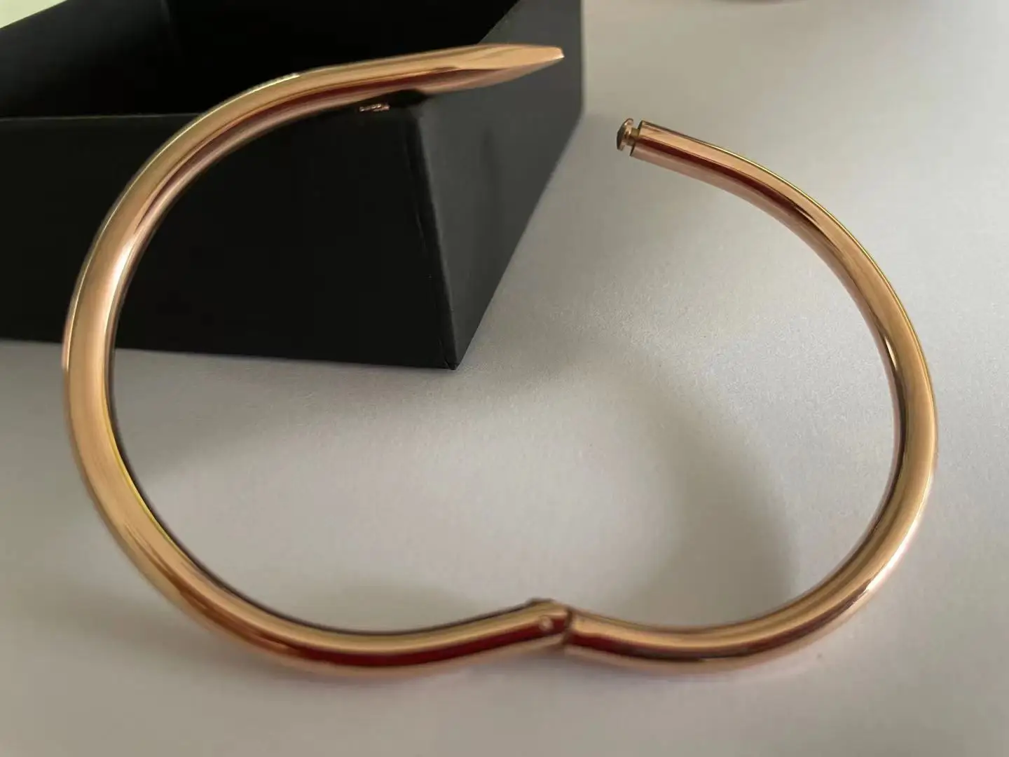 

Fast Drop Shipping Stainless Steel Nail Bracelet Bangle For Cartir Catier Hand Making Wrist Cuff With Red Gift Bag