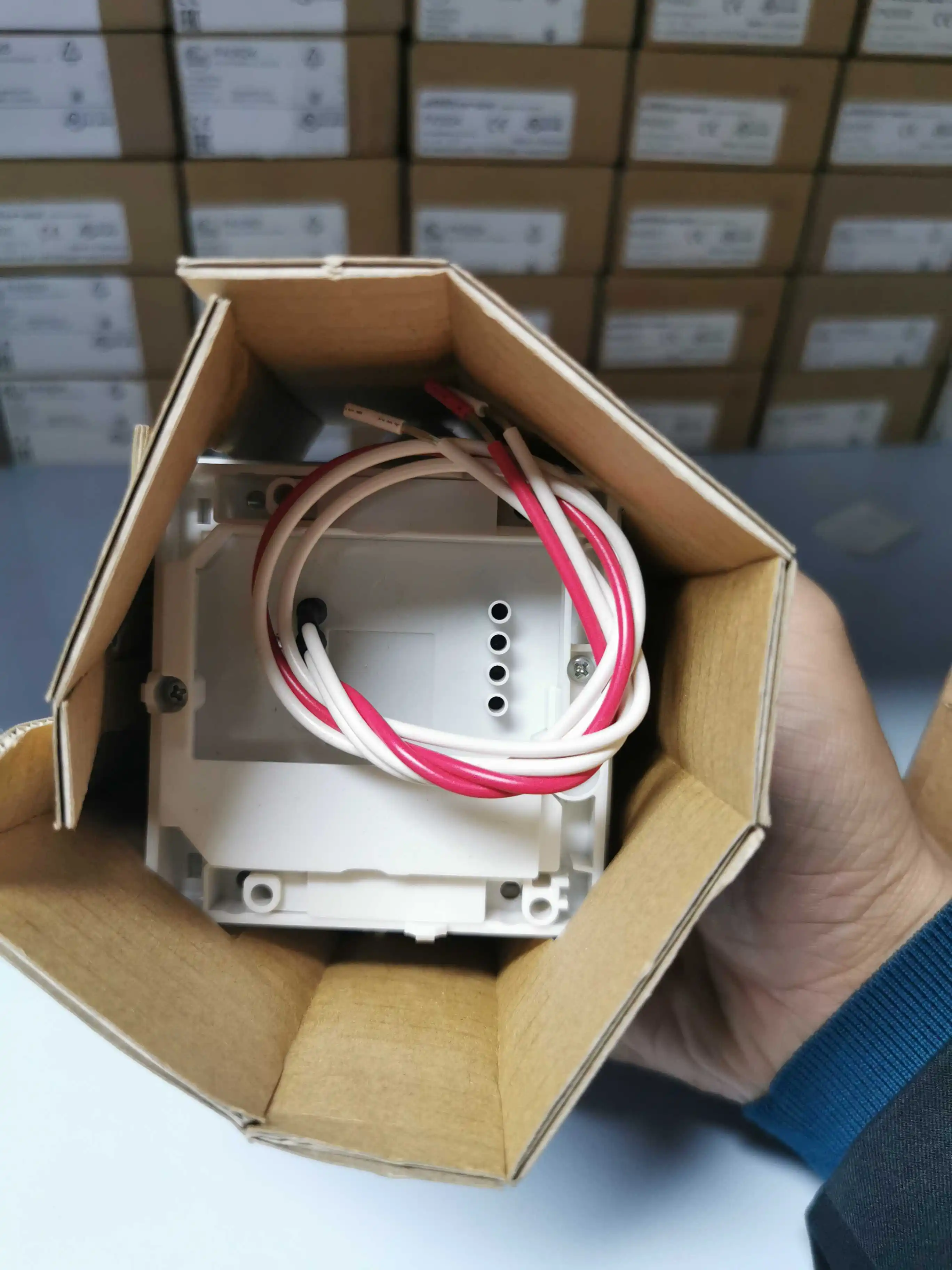 Новый оригинальный датчик температуры AZBIL TY7043Z0P00