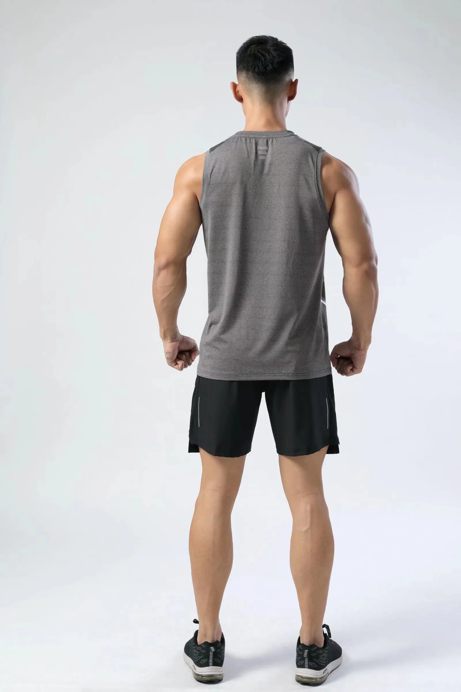 High Quality Polyester Men Running T Shirt Quick Dry Fitness Shirt Training Exercise Clothes Gym Sport Shirt Tops Lightweight