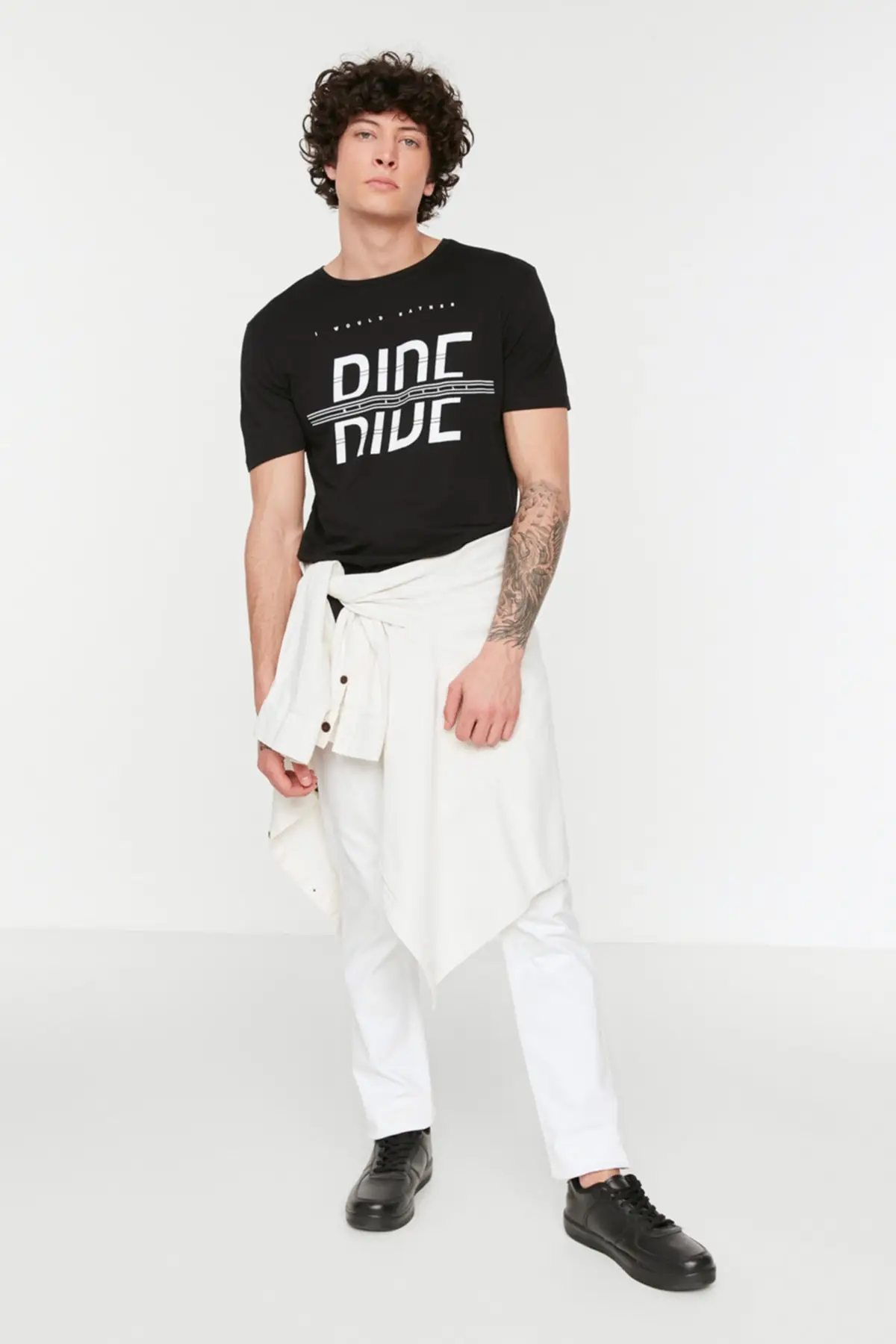 

Мужская Базовая облегающая футболка с коротким рукавом и принтом со слоганом TMNSS20TS0085