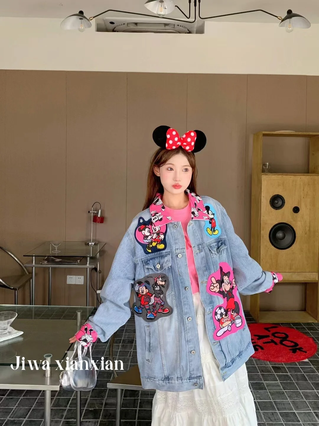 Женская однобортная джинсовая куртка свободная Осенняя с мультяшным принтом